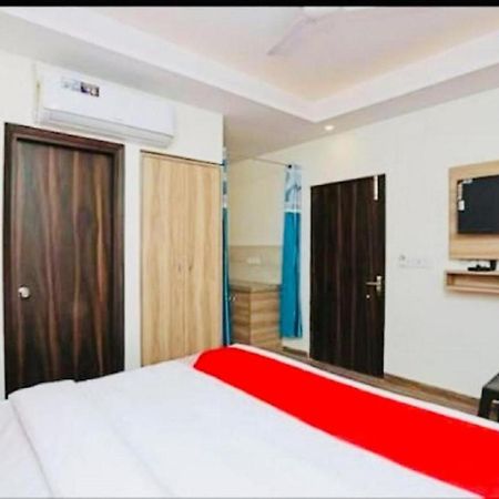 Del Fox Hotel, Delhi Airport Нью-Дели Экстерьер фото