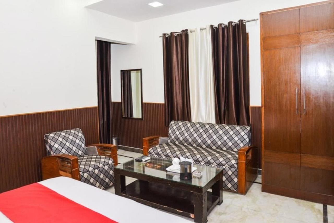 Del Fox Hotel, Delhi Airport Нью-Дели Экстерьер фото