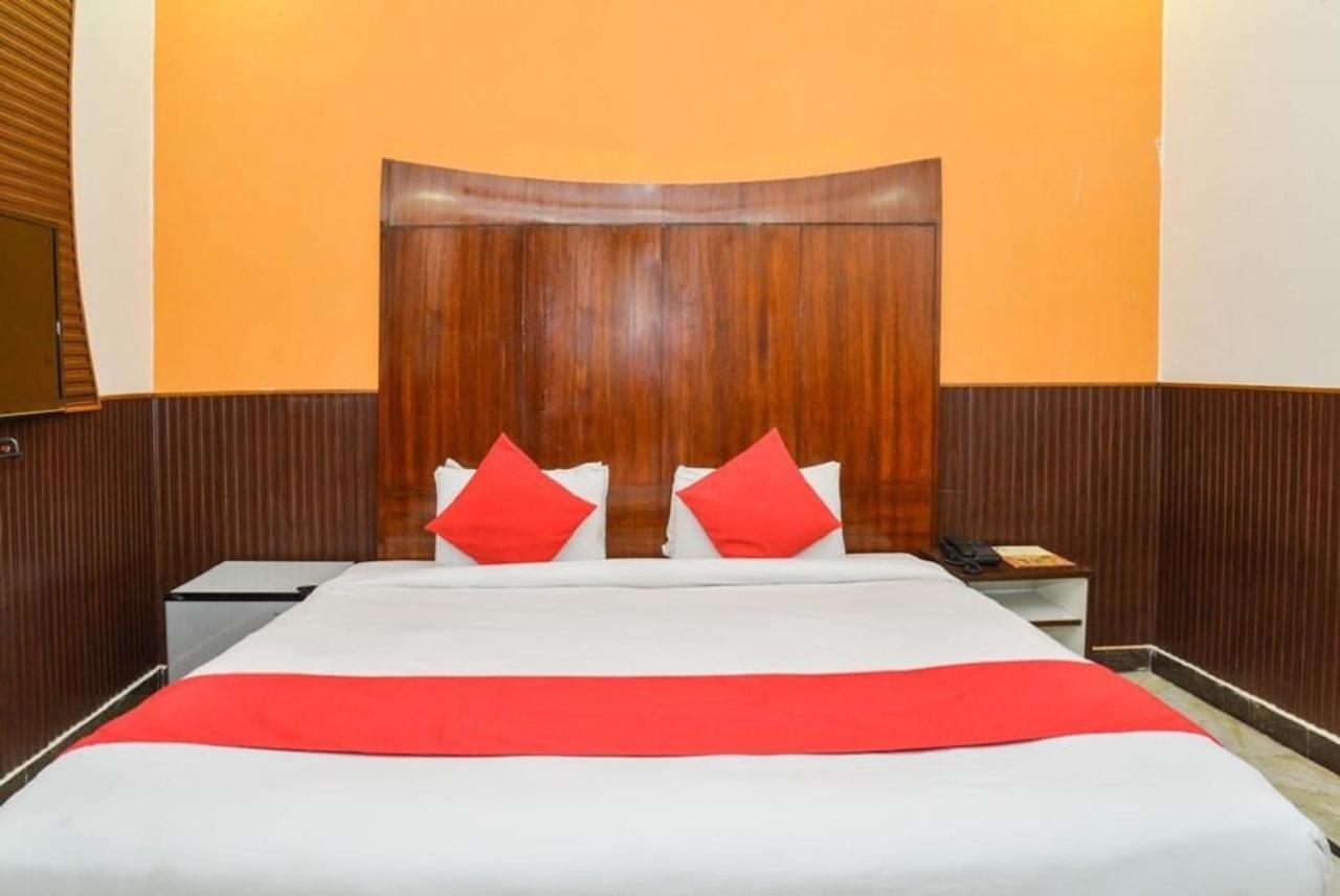 Del Fox Hotel, Delhi Airport Нью-Дели Экстерьер фото