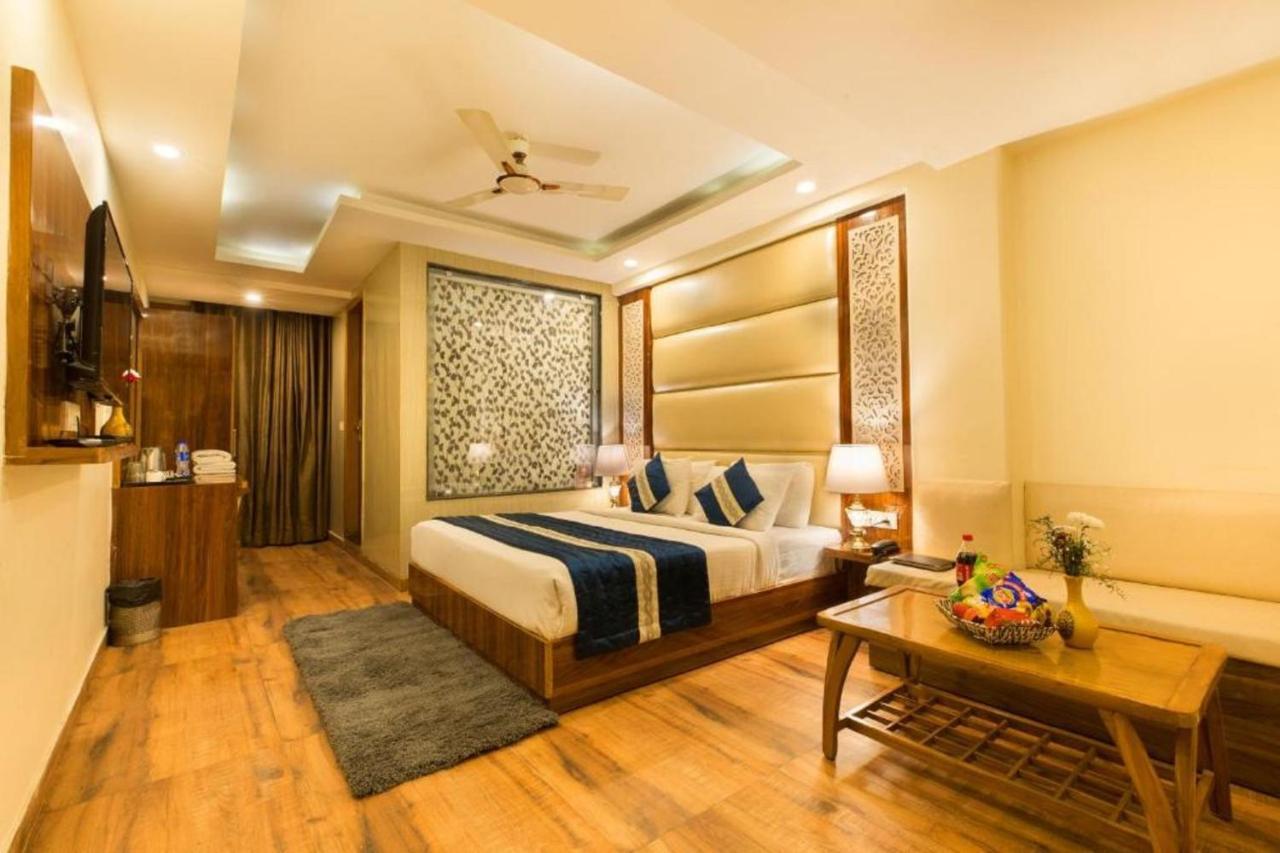 Del Fox Hotel, Delhi Airport Нью-Дели Экстерьер фото